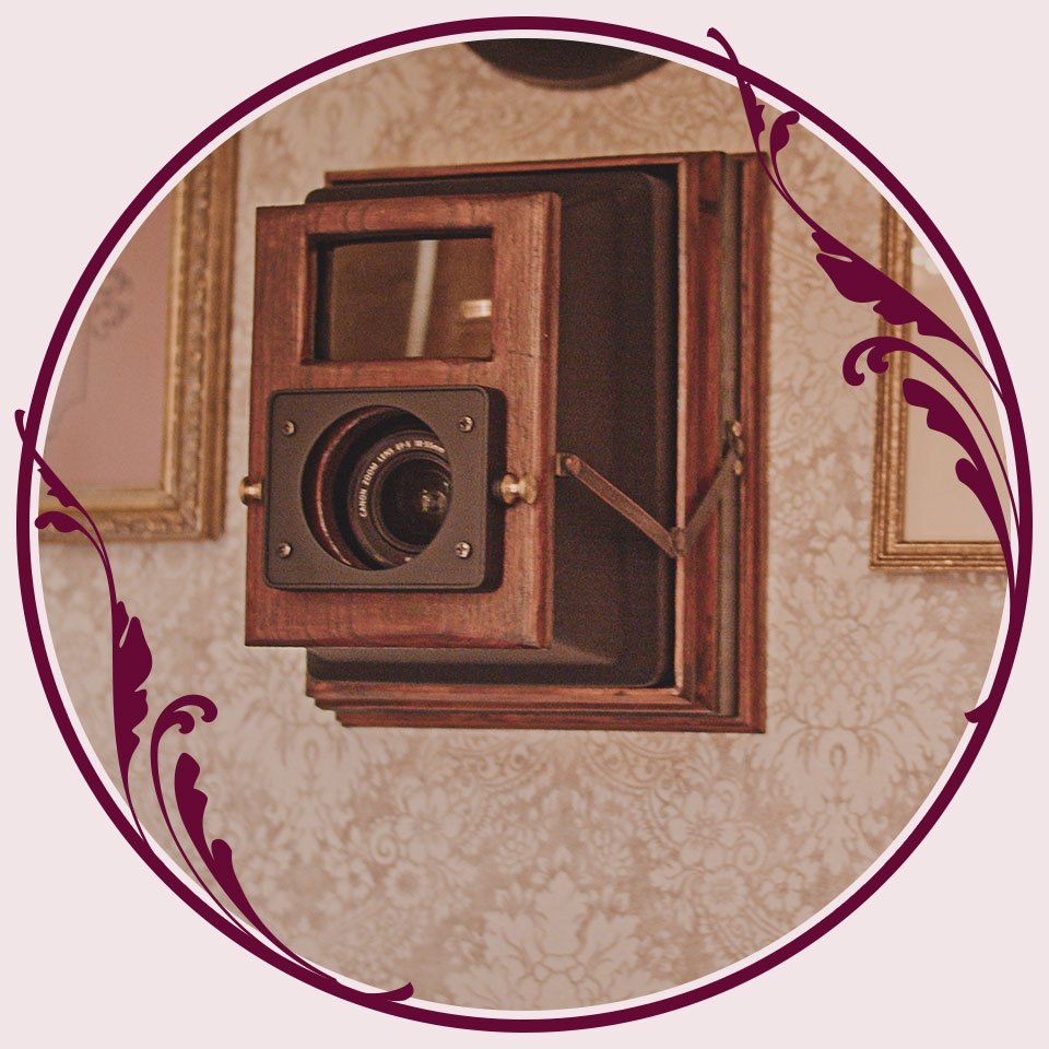 Afterglow Events - Vintage Horseshoe Box Photobooth Rentals for Weddings & Events