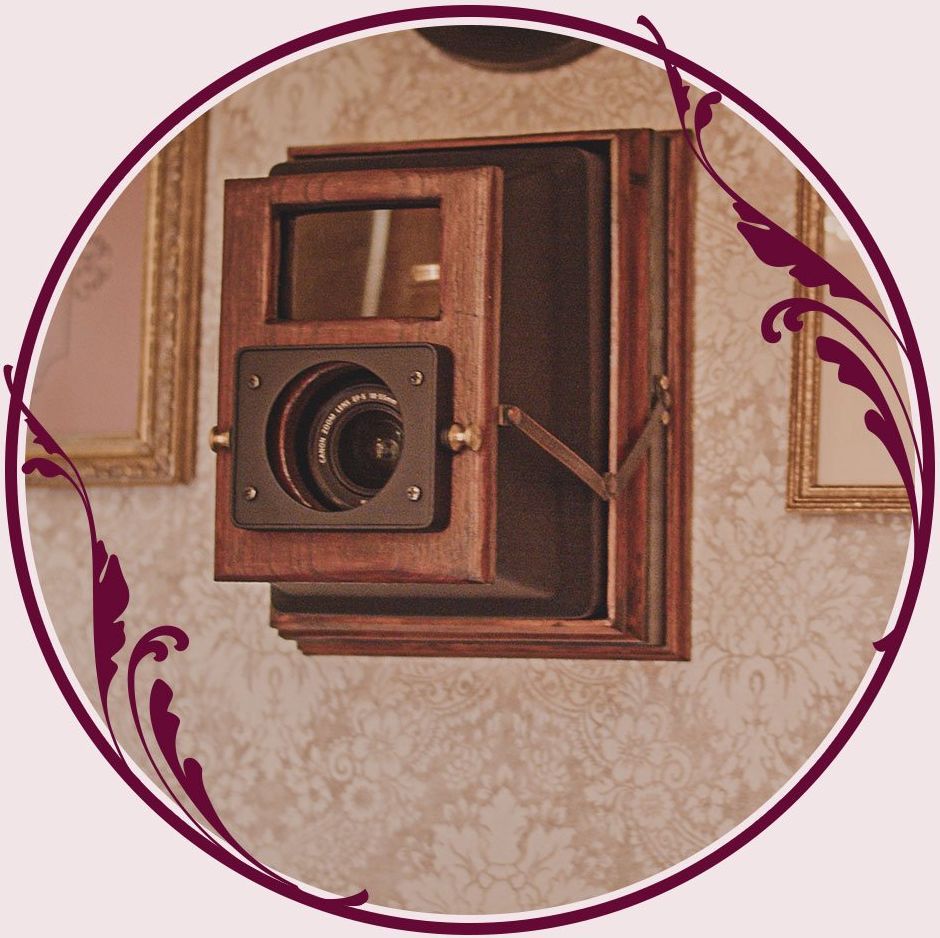 Afterglow Events - Vintage Horseshoe Box Photobooth Rentals for Weddings & Events