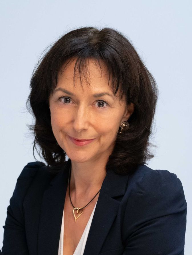 Psychologische Psychotherapeutin
Supervisorin PTK/BDP - Senior Coach BDP
Klinische Hypnotherapeutin MEG - Traumatherapeutin
Psychologische Mediatorin BDP - Paar- und Sexualtherapeutin
Yogalehrerin SKA/DYG - Lerntherapeutin BDP