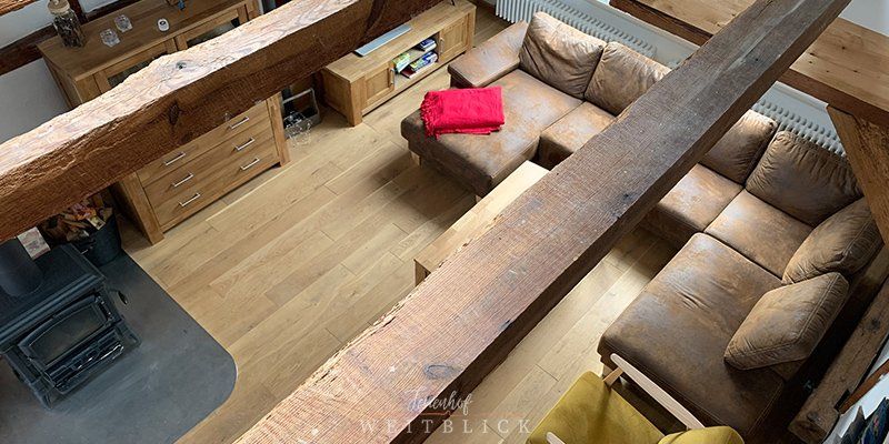 Wohnzimmer mit Küche in der Ferienwohnung Weitblick