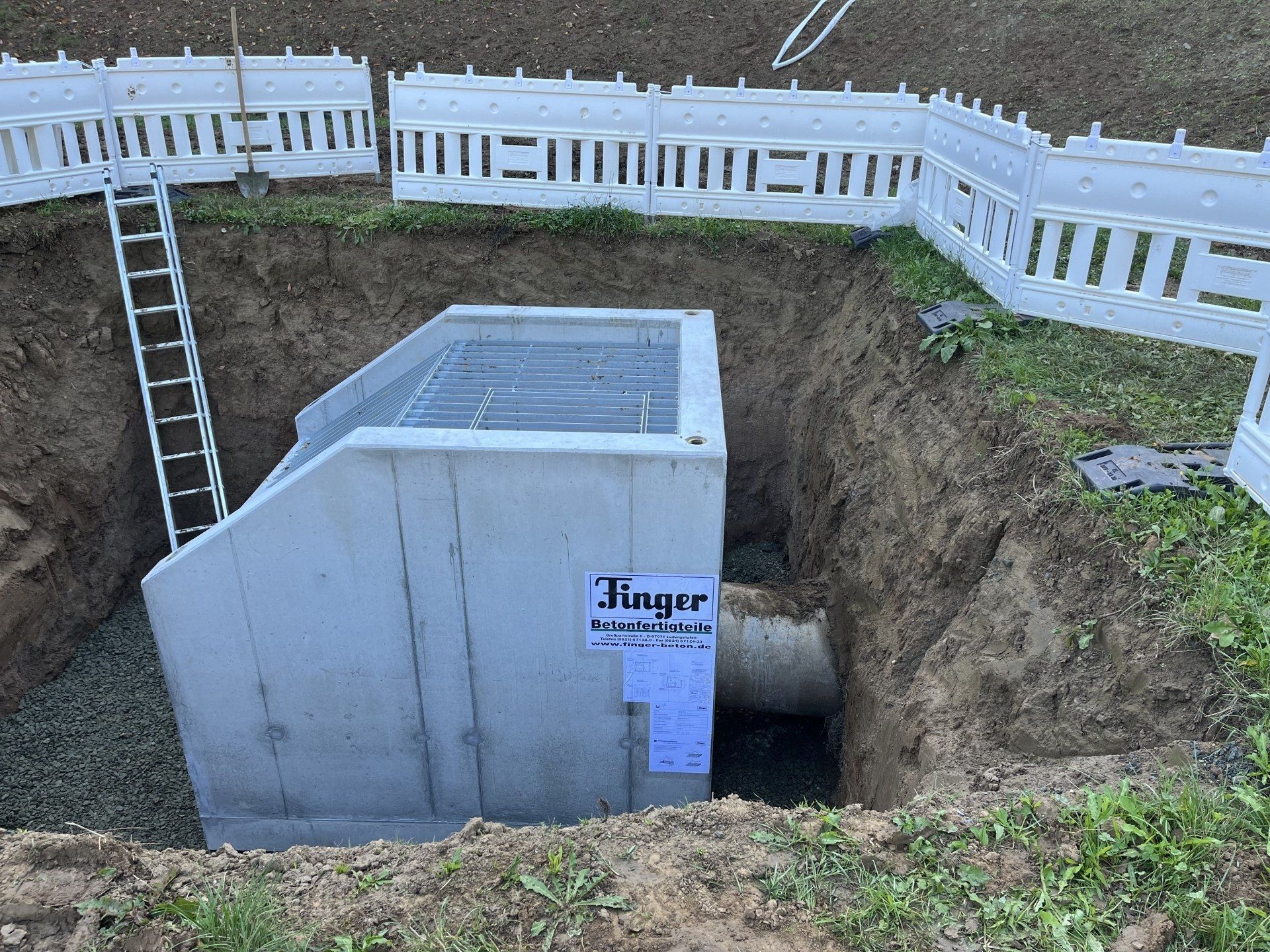 Kanal Wasser Straßenbau