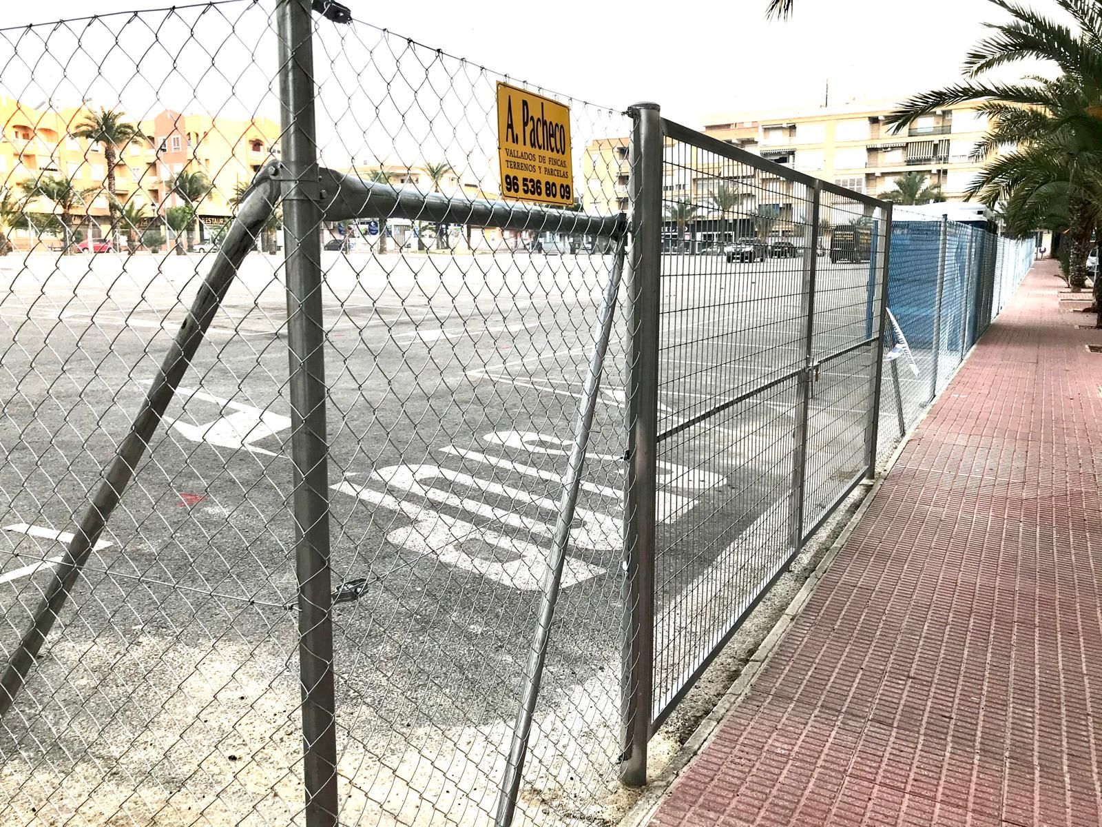 Vallado de parcela municipal en Guardamar del Segura