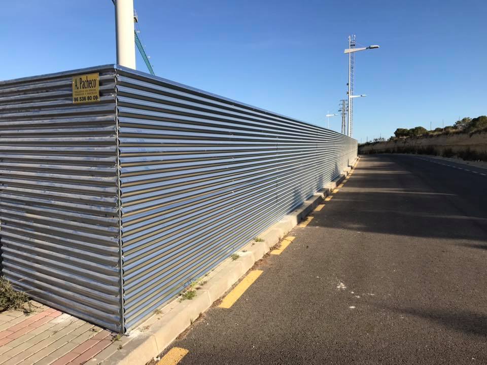 Vallado de chapa minionda galvanizada en Algorfa