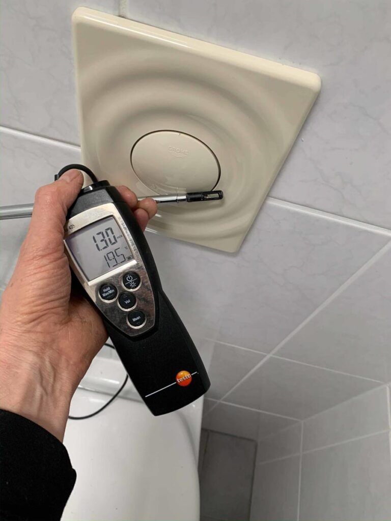 Leckageortung bei BlowerDoor Messungen mit testo 425