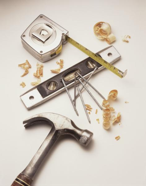 Zezelj GmbH Serviceleistungen: Dieses Foto zeigt Werkzeuge für Schreinerarbeiten als Synonym für Beratung, individuelle Fertigung und Montage durch die Fachleute der Schreinerei Zezelj Gmbh