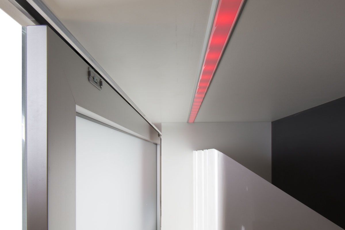 Z-Maßmöbel - Abbildung Foto  Zubehör / Detaillösungen Beispiel farbige LED-Beleuchtung - Zezelj GmbH