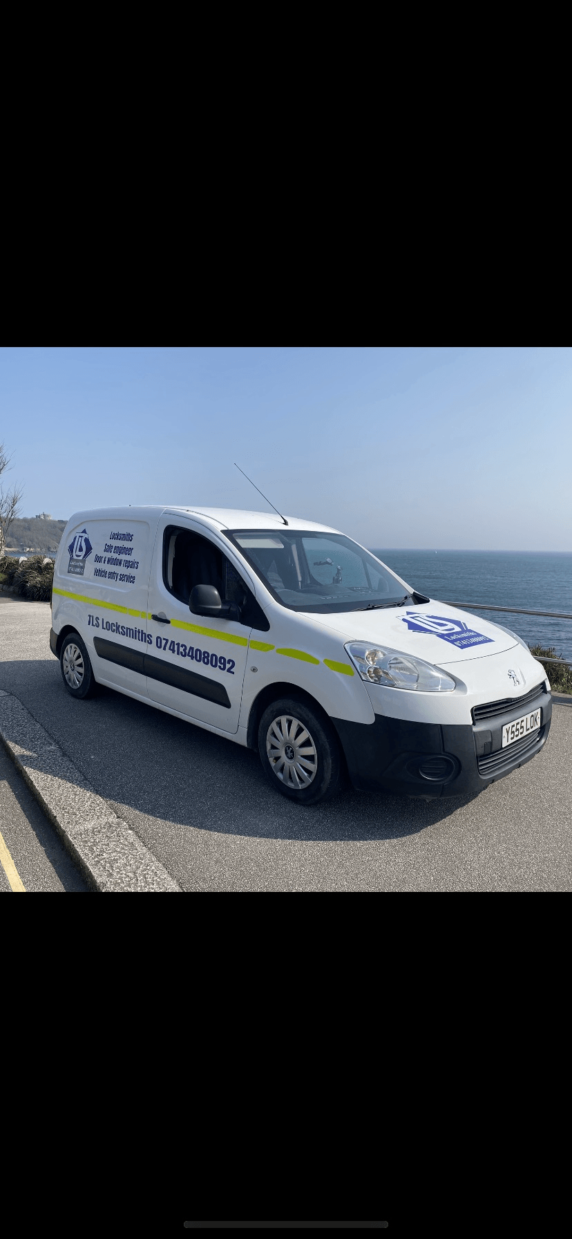 Emergency locksmith service