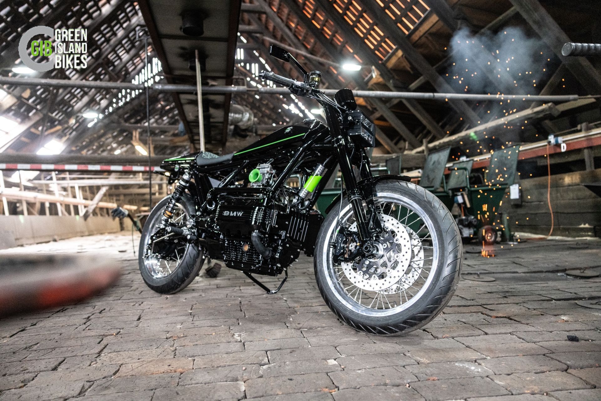 LED-Scheinwerfer im modernen Design der BMW K75 „The Black Brick“