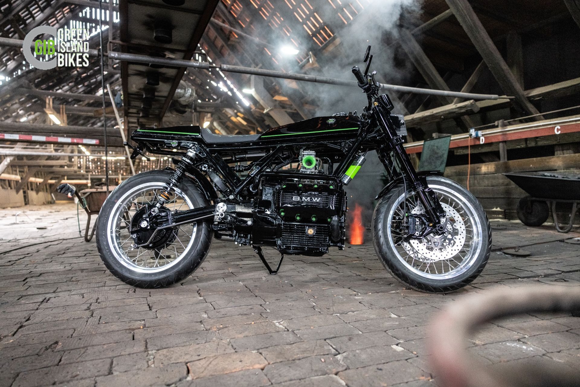 Vergasertechnik statt Einspritzsystem an der BMW K75 K40 Custom