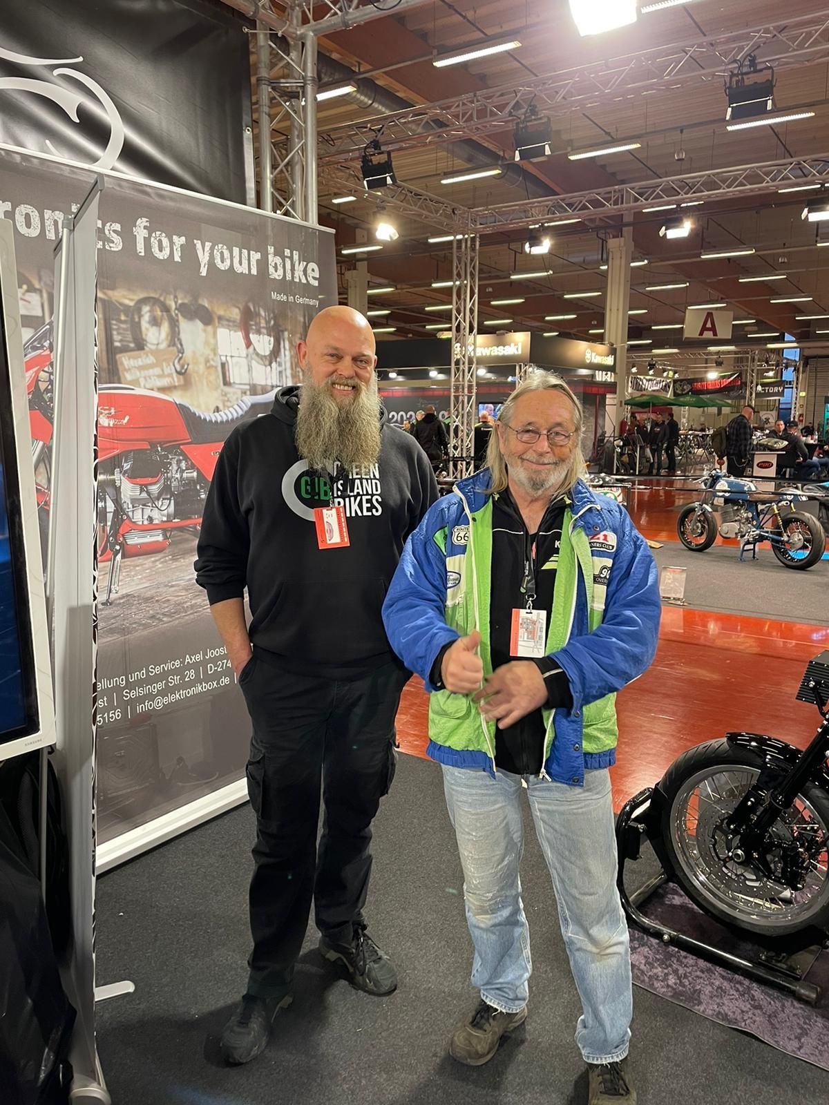 Green Island Bikes Messestand auf der Custombike Show 2022 mit Karem und Micky Hesse