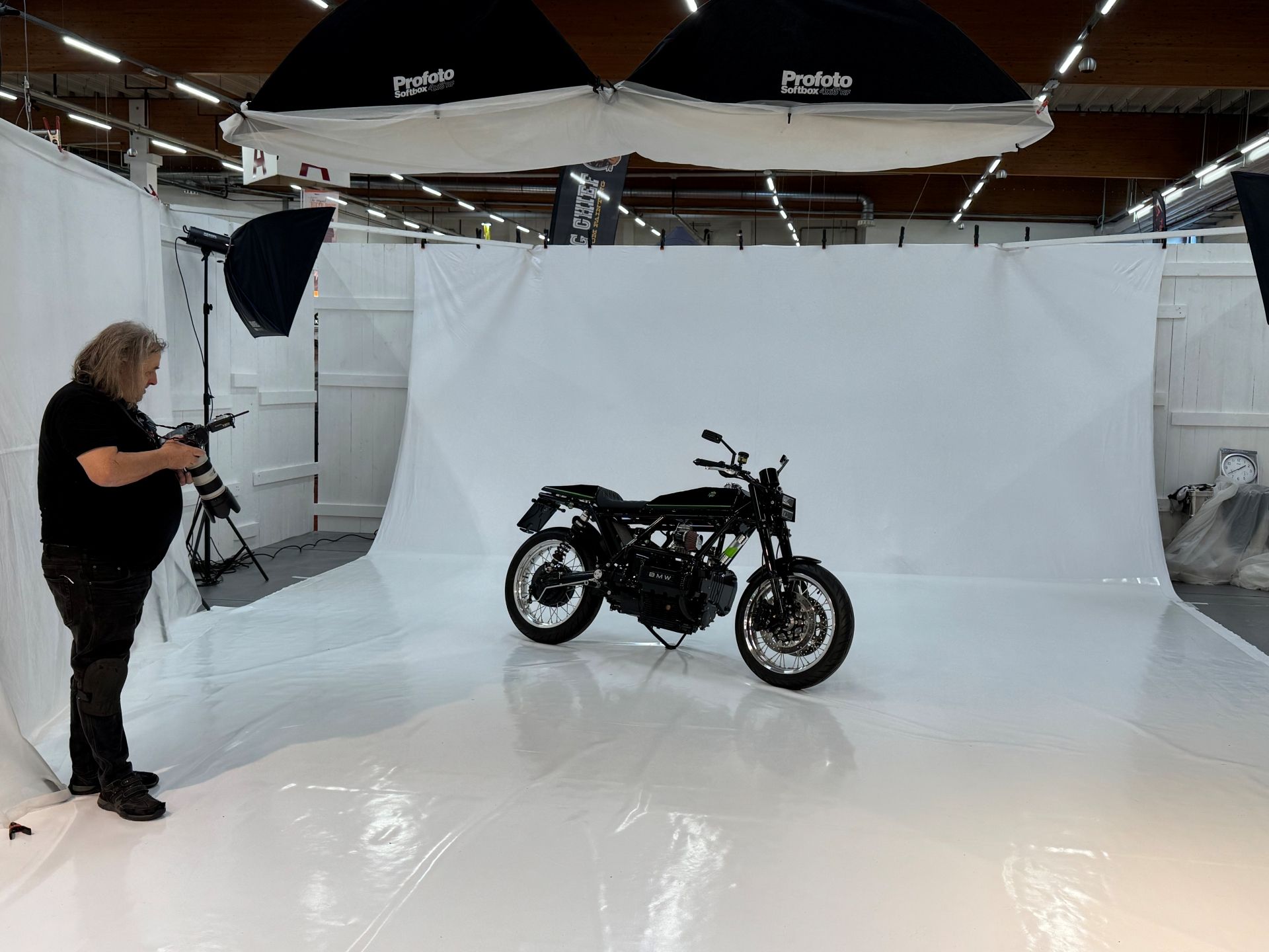 Messestand-Atmosphäre bei Green Island Bikes auf der Custombike Show 2025