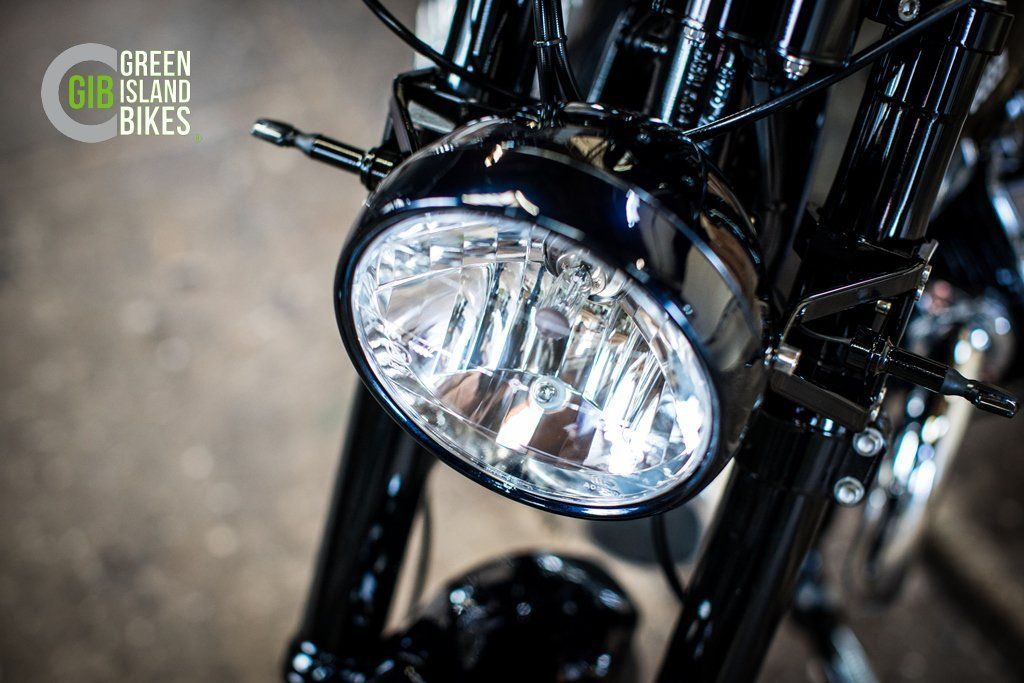 Moto Guzzi Le Mans Klassische und exklusive Motorrad Unikat von Green Island Bikes.