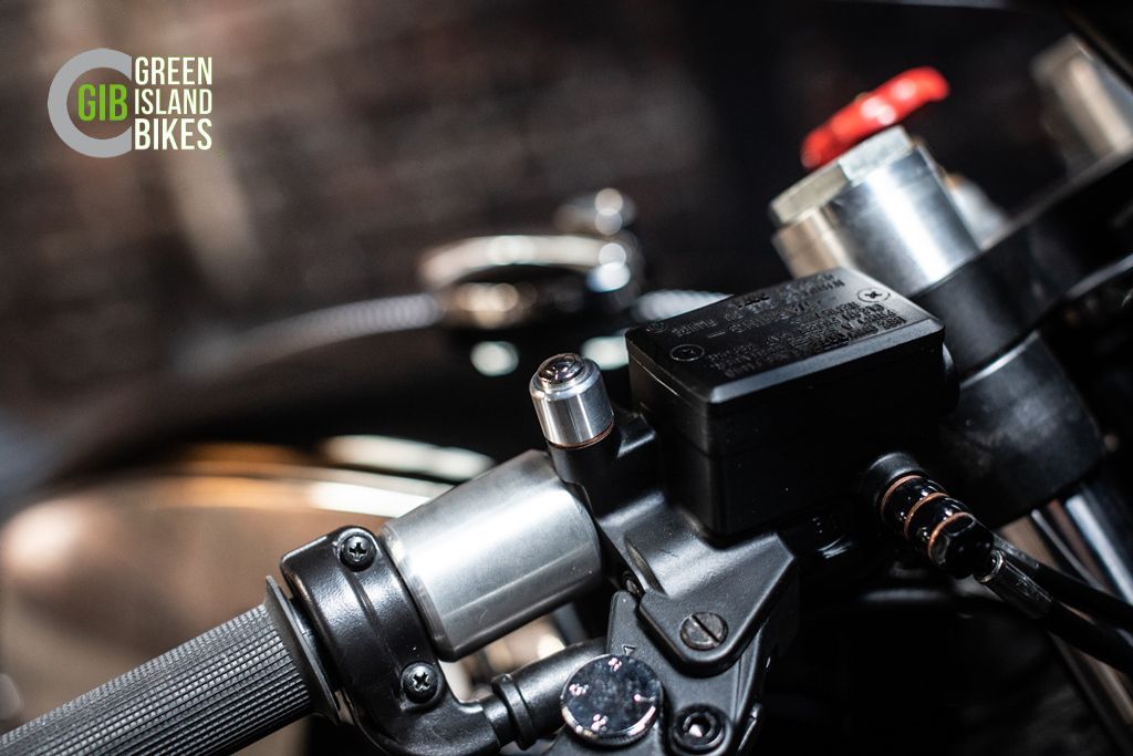 Handgefertigte Komponenten im BMW R 100 RT Custom-Umbau