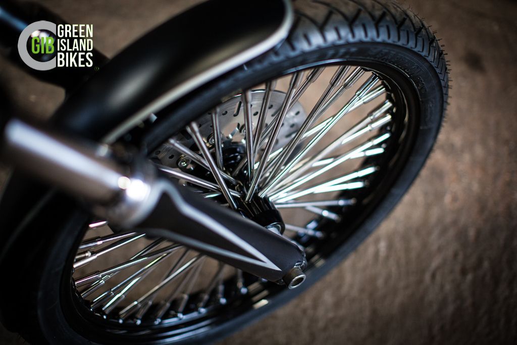 Detailaufnahme des Primärantriebs an einer Harley Custom