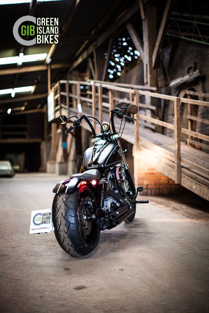 210er Hinterreifen an der GIB Harley Dyna im Custom-Umbau