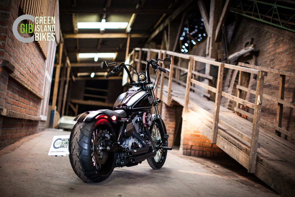 Individueller Harley Dyna Umbau im klassischen Green Island Bikes Stil