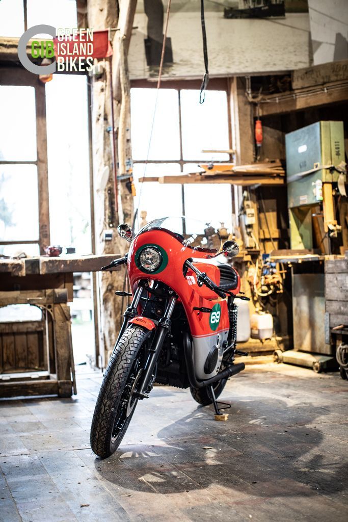 Handgefertigtes Honda Custombike im 60er-Jahre Motorsport-Stil