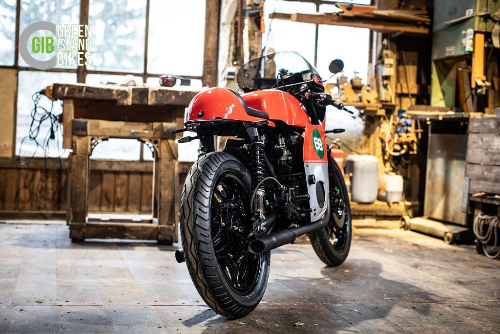 Green Island Bikes Honda CB 400 N im 60er-Jahre RC-Racing-Design
