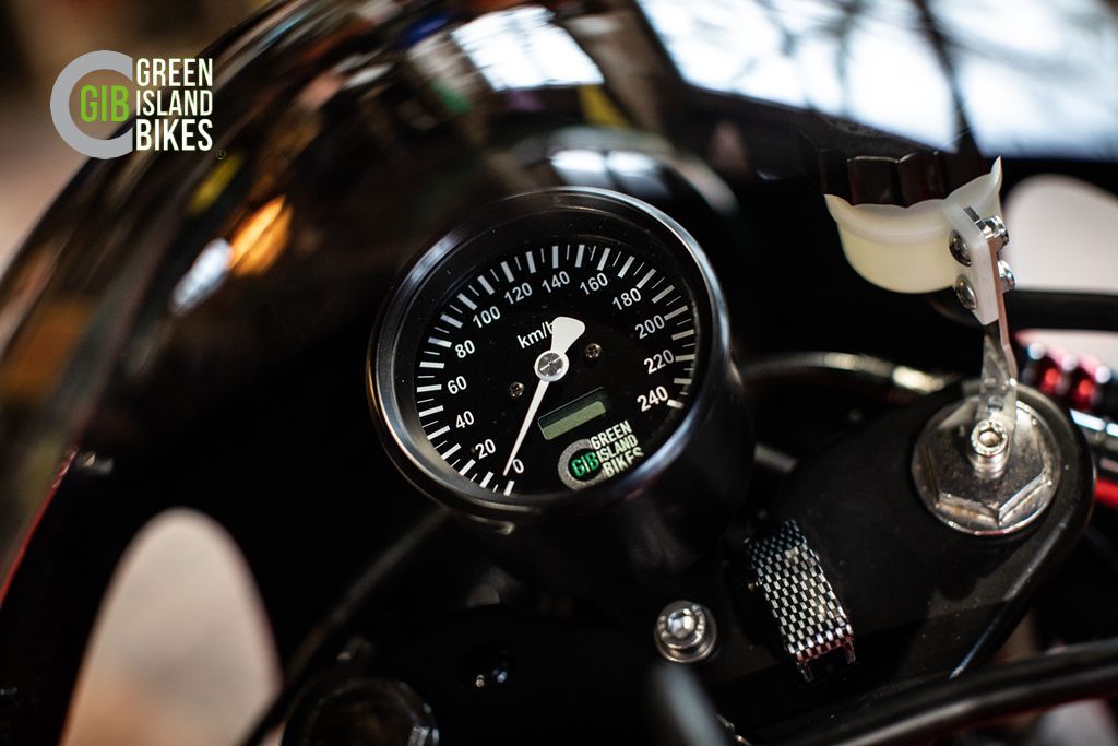 Vintage Tacho Design inspiriert von der Honda RC 143