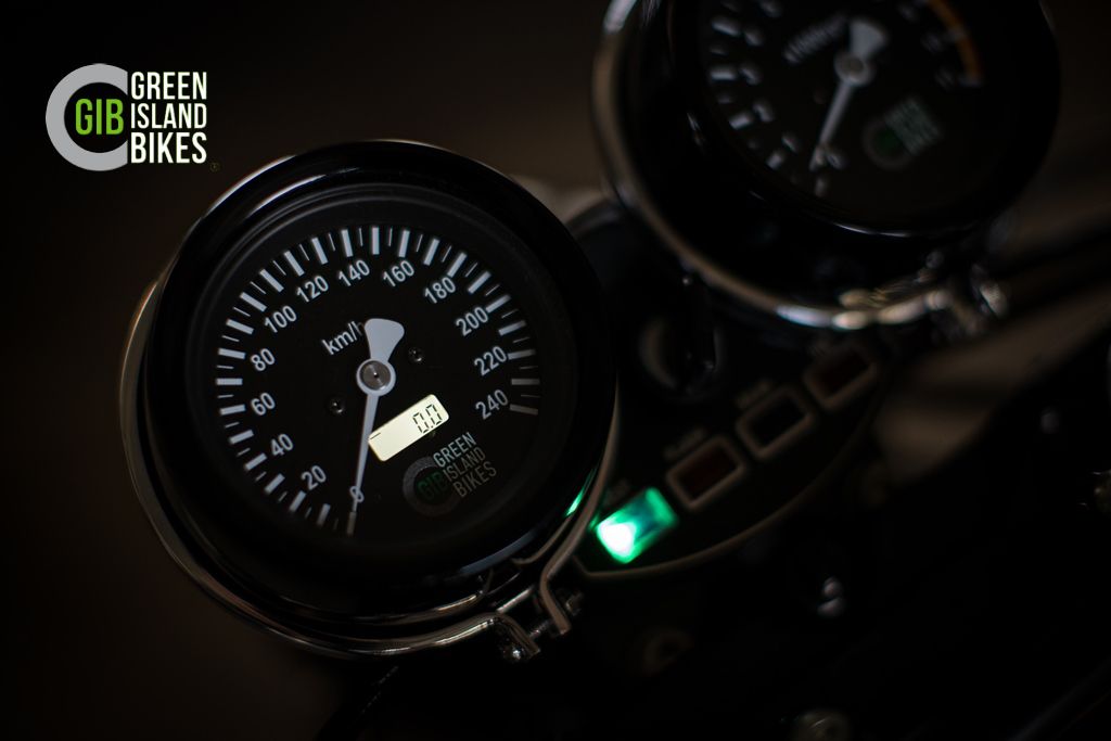 8. Mechanische Tachoeinheit im Retro-Look auf einem individuell gebauten Custombike