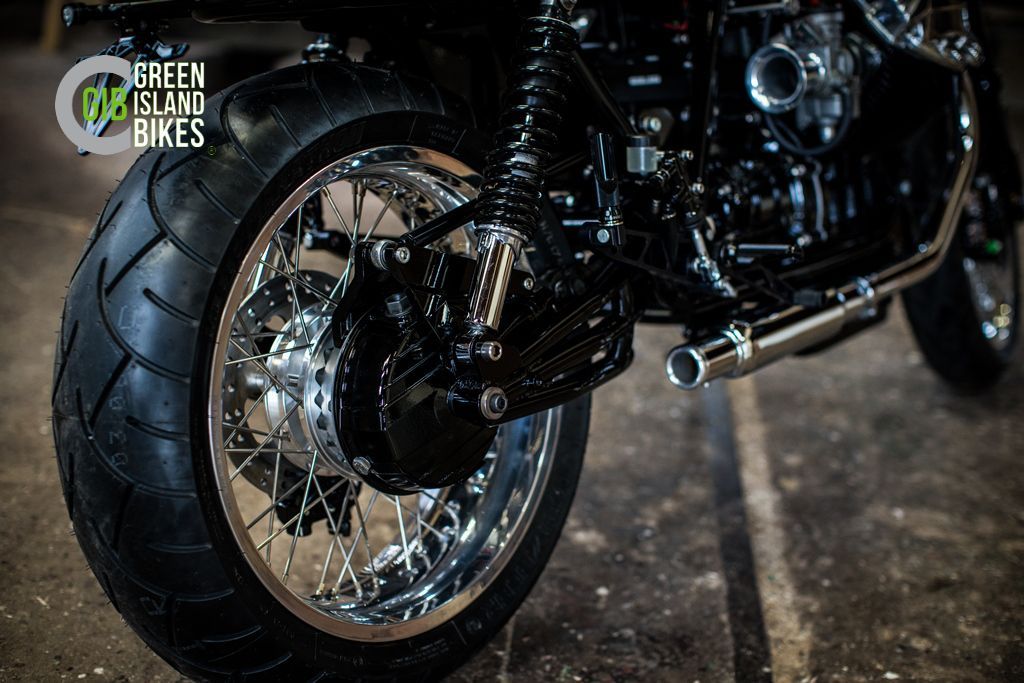 Extrabreites Hinterrad an der GIB Moto Guzzi Le Mans 3