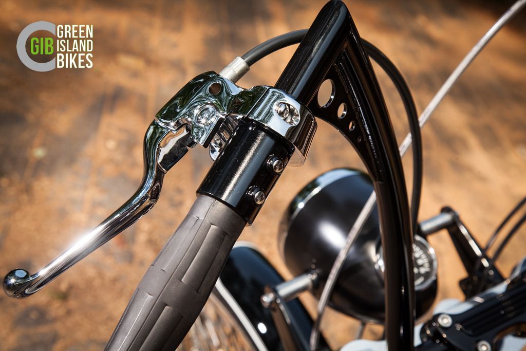 Gesamtansicht der GIB Harley Sportster „The Bat“ im Old School Style