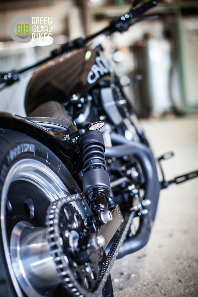 Tiefes Fahrwerk der GIB Harley 1200 Sportster im Drag Style