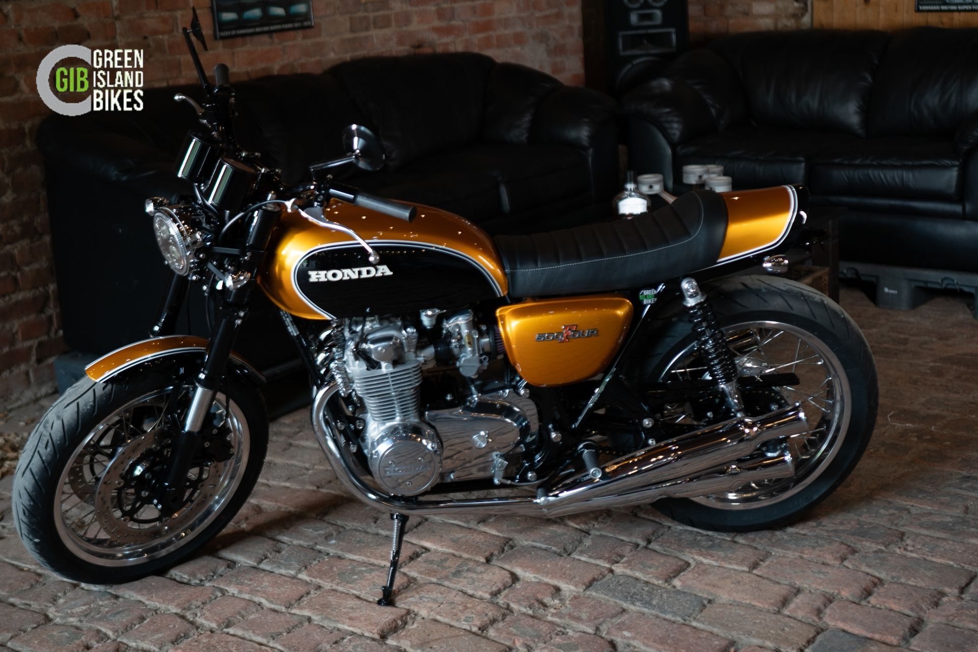 Klassischer Custombike-Umbau auf Basis der Honda CB500 Four von Green Island Bikes