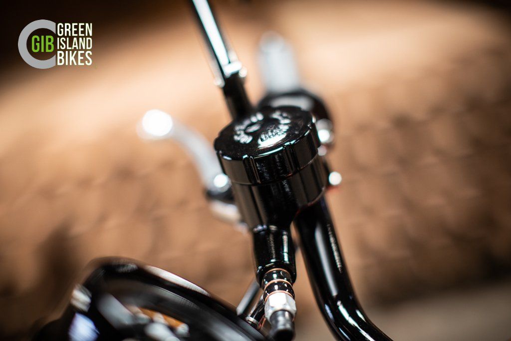 GIB Kawasaki im 73er Z1 Style. Klassisches und exklusives Motorrad Unikat von Green Island Bikes