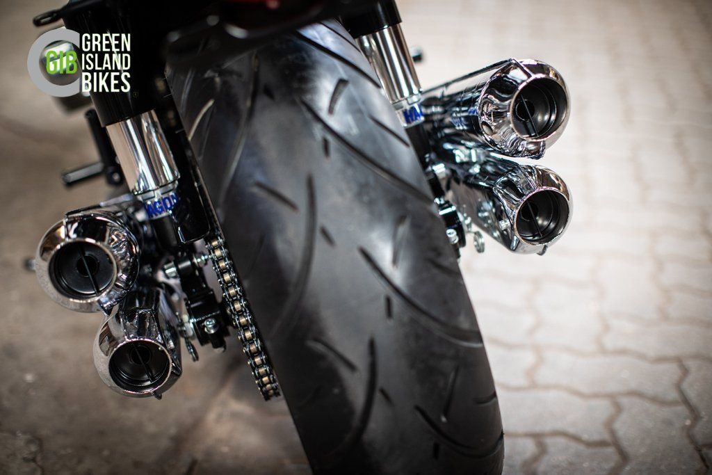 Fein bearbeitete Metalloberfläche an individuellem Motorrad