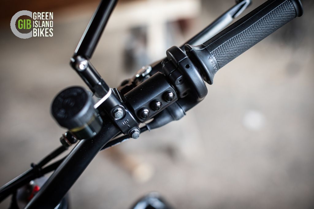 Kawasaki Z 750 B Twin Klassisches und exklusives Motorrad Unikat von Green Island Bikes. Dual Use Scrambler