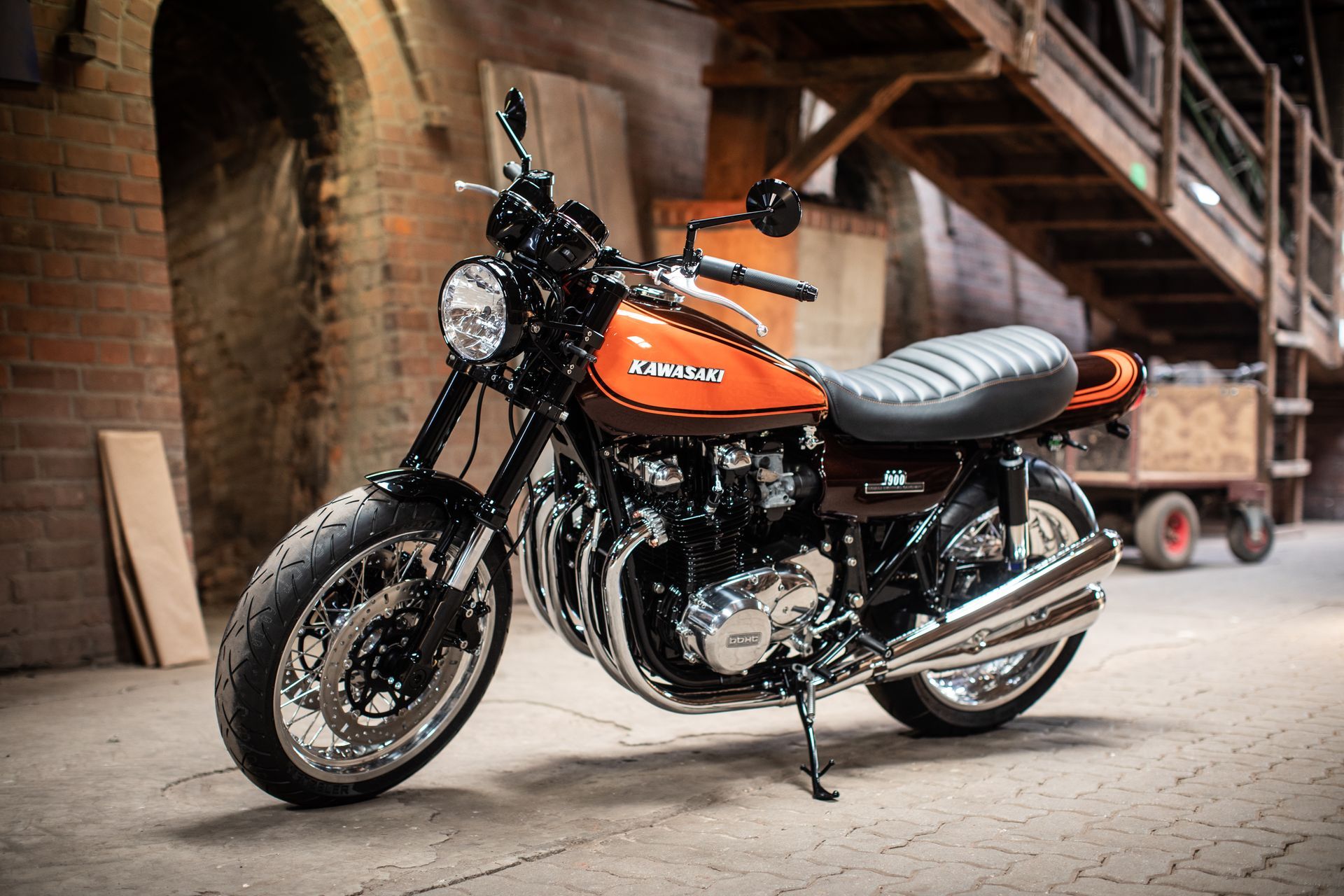 Kawasaki Z1 Custombike im 72er Stil mit klassischer Linienführung und authentischem Vintage-Design