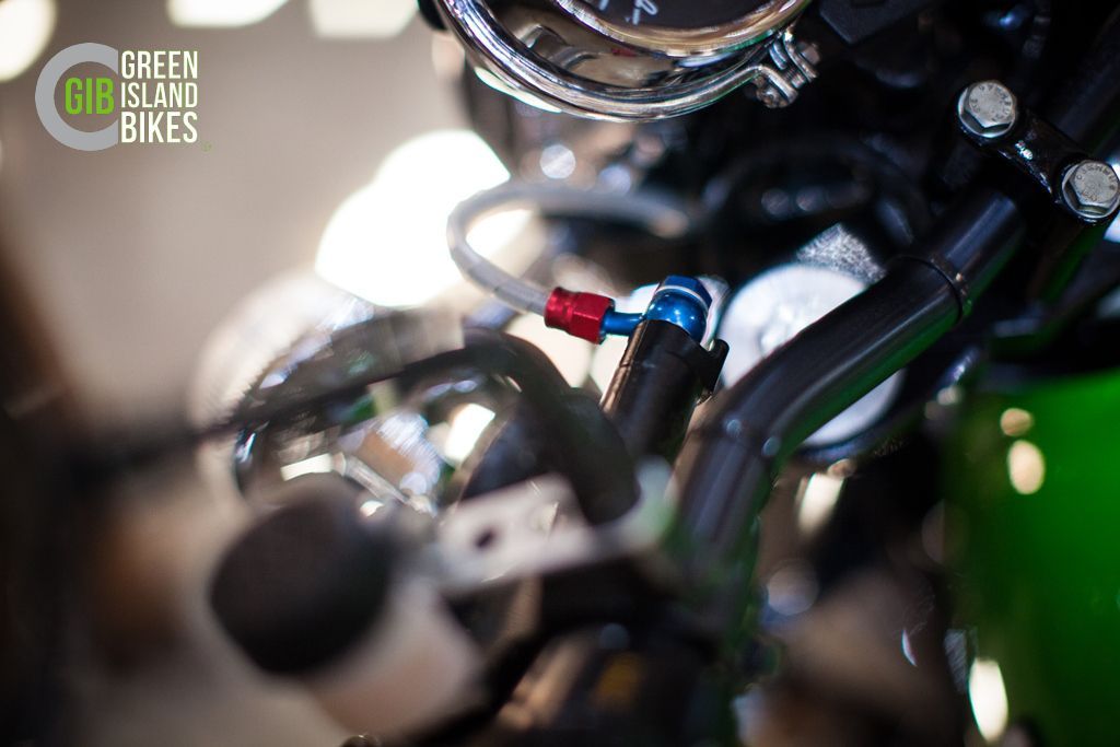 Exklusiver Kawasaki Z1 Rennumbau von Green Island Bikes