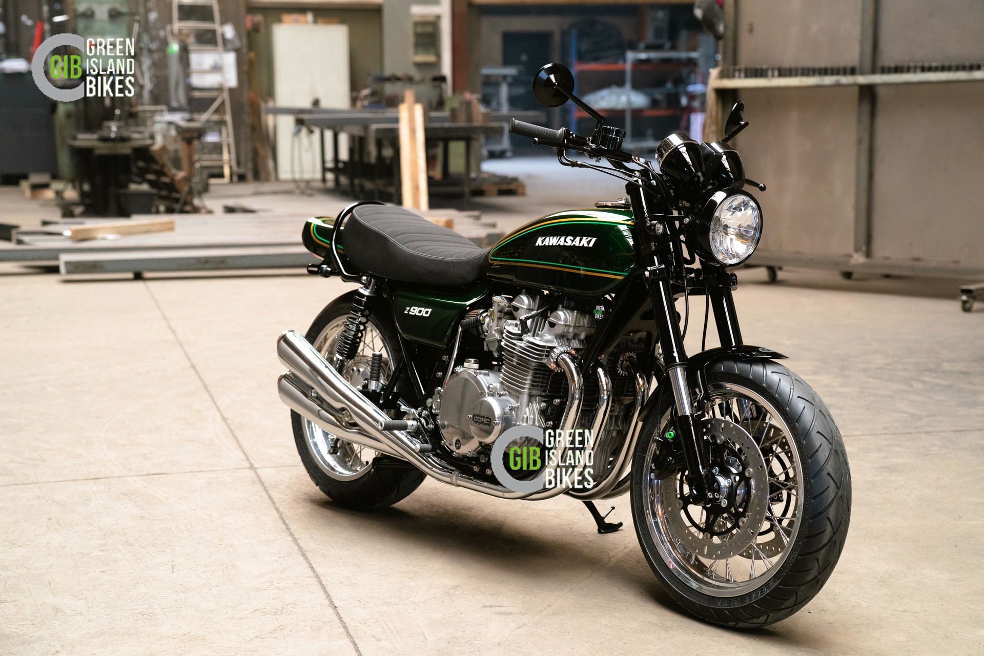 Komplettansicht des fahrbereiten Kawasaki Z900 Klassik-Umbau-Projekts von Green Island Bikes.