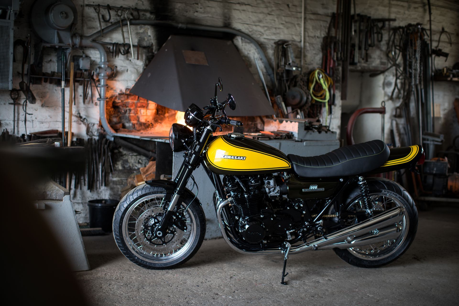 Kawasaki Z1 Custombike im 72er Stil mit klassischer Linienführung und authentischem Vintage-Design