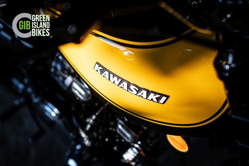 Seitliches Detail der Kawasaki Z1 mit handwerklicher Präzision