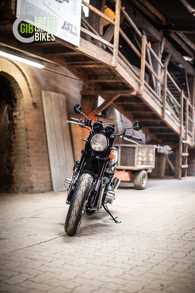 Gesamtansicht der Kawasaki Z1 als exklusives Custombike in Orange