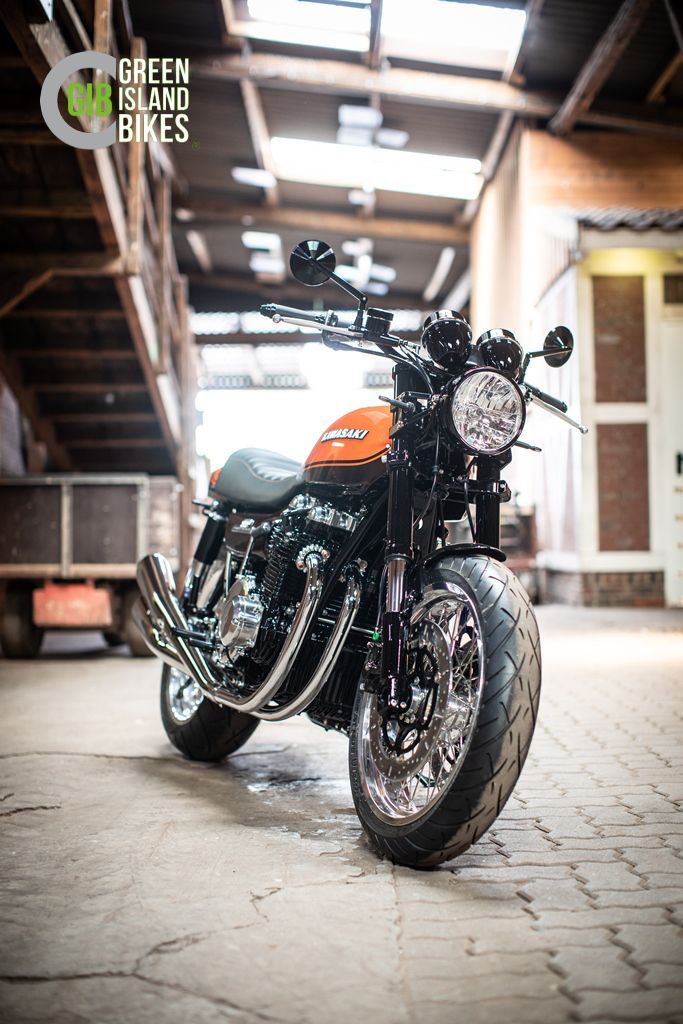Detailaufnahme des orangenen Tanks der Kawasaki Z1 GIB Classic No. Z1-5