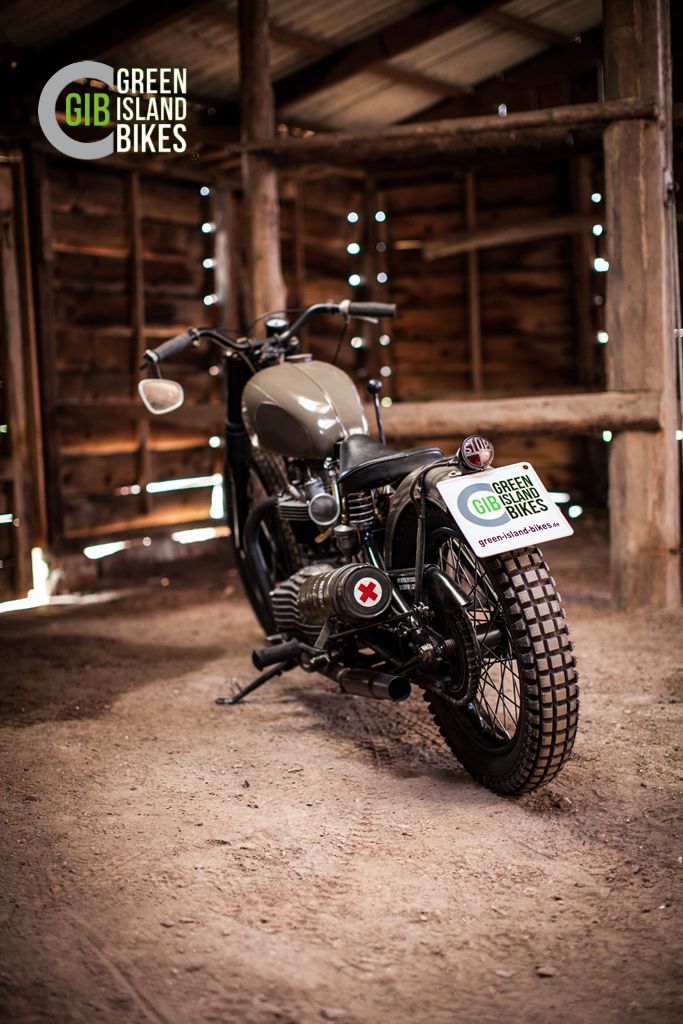 Detailaufnahme des Tanks der Triumph Thunderbird im Used-Look-Design