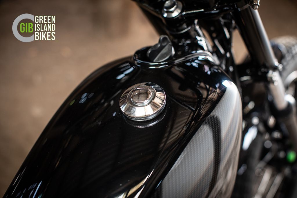 Detailaufnahme des Tanks der Yamaha SR 500 im GIB-Stil