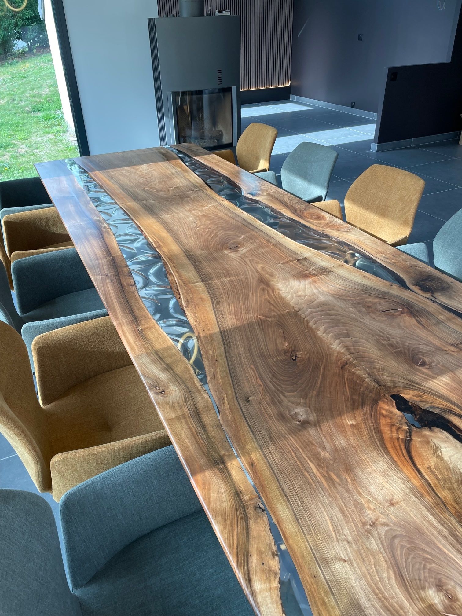 longue table réunion salon epoxy bois