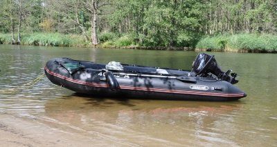Panther 420 in Aktion auf der Pene Panther 420 Schlauchboot in schwarz mission-craft