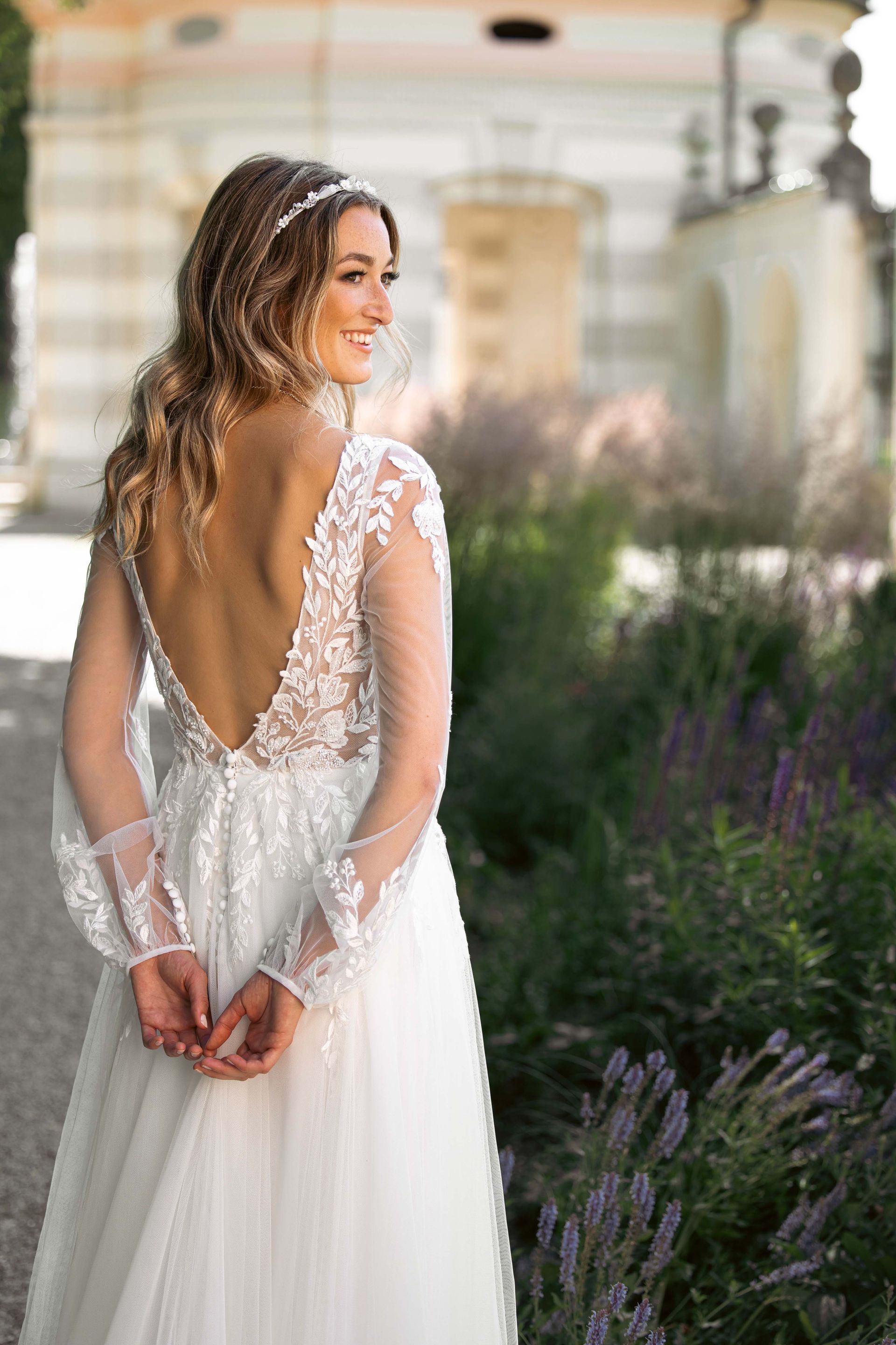 Amo & Luv: Begonia Brautkleid mit Ärmeln