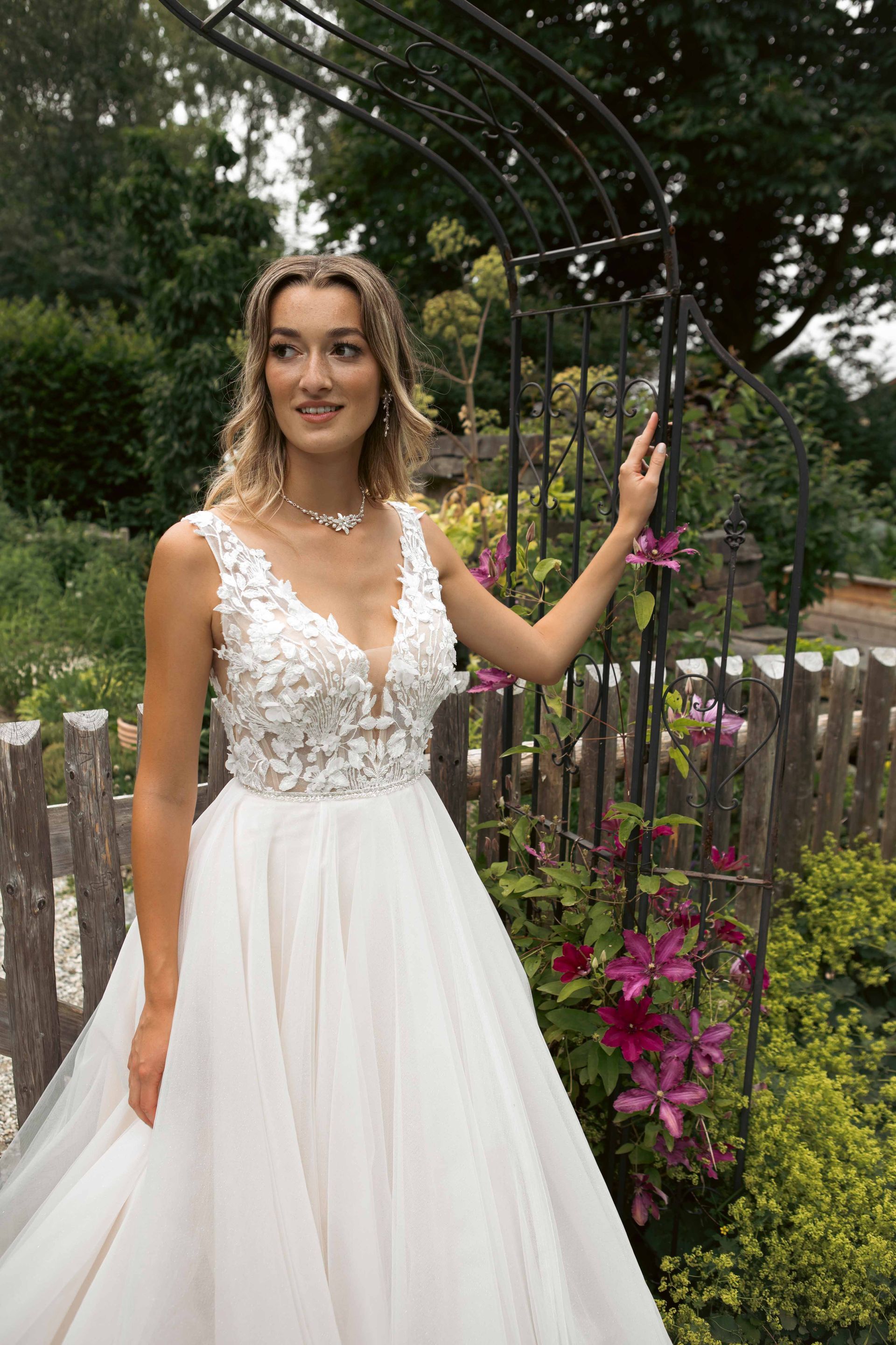 Amo & Luv: Brenda Brautkleid mit 3D Spitze