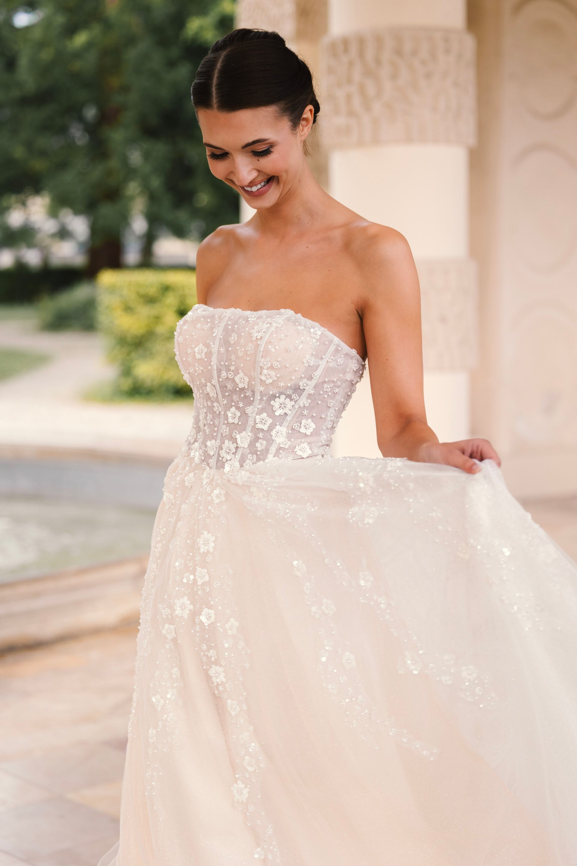 Amo & Luv Chelsia trägerloses Tüll-Hochzeitskleid mit Glitzer und Blumen in nude