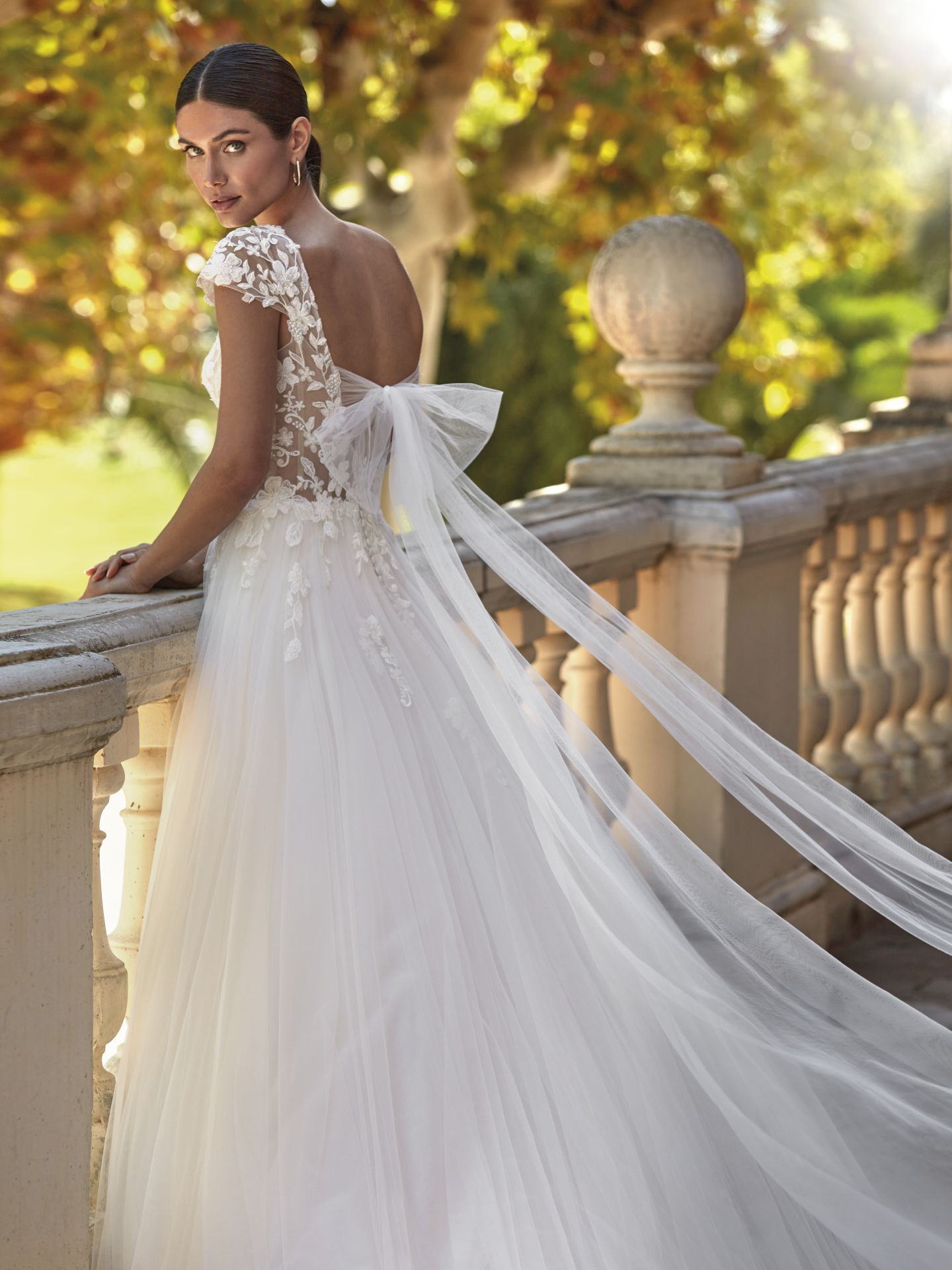 Amelie Tüllbrautkleid mit Schleife am Rücken und floralem Spitzenoberteil