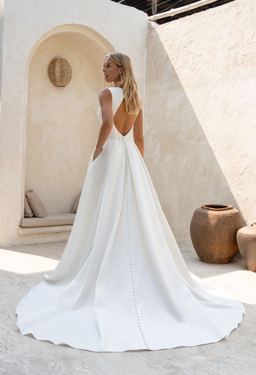 Amelie Say Yes Brautkleid 40095 clean and chic mit Taschen