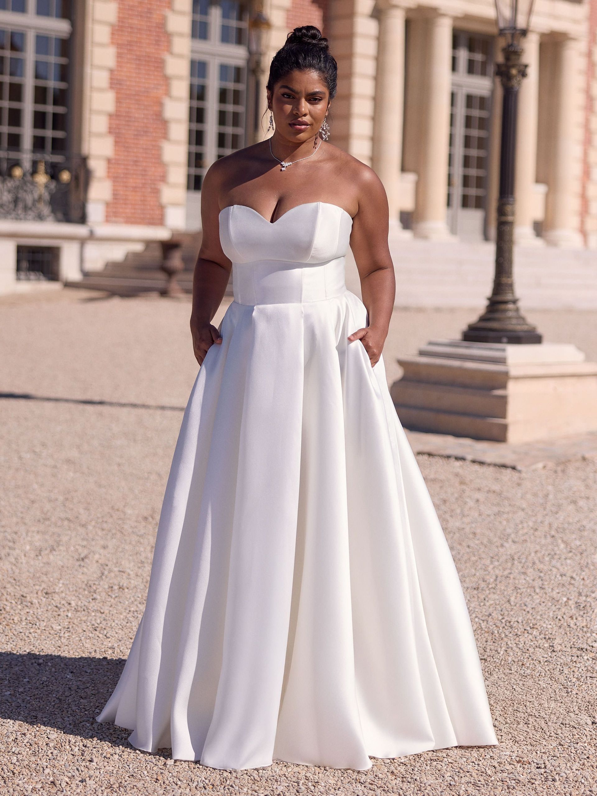 Trägerloses Mikado Brautkleid