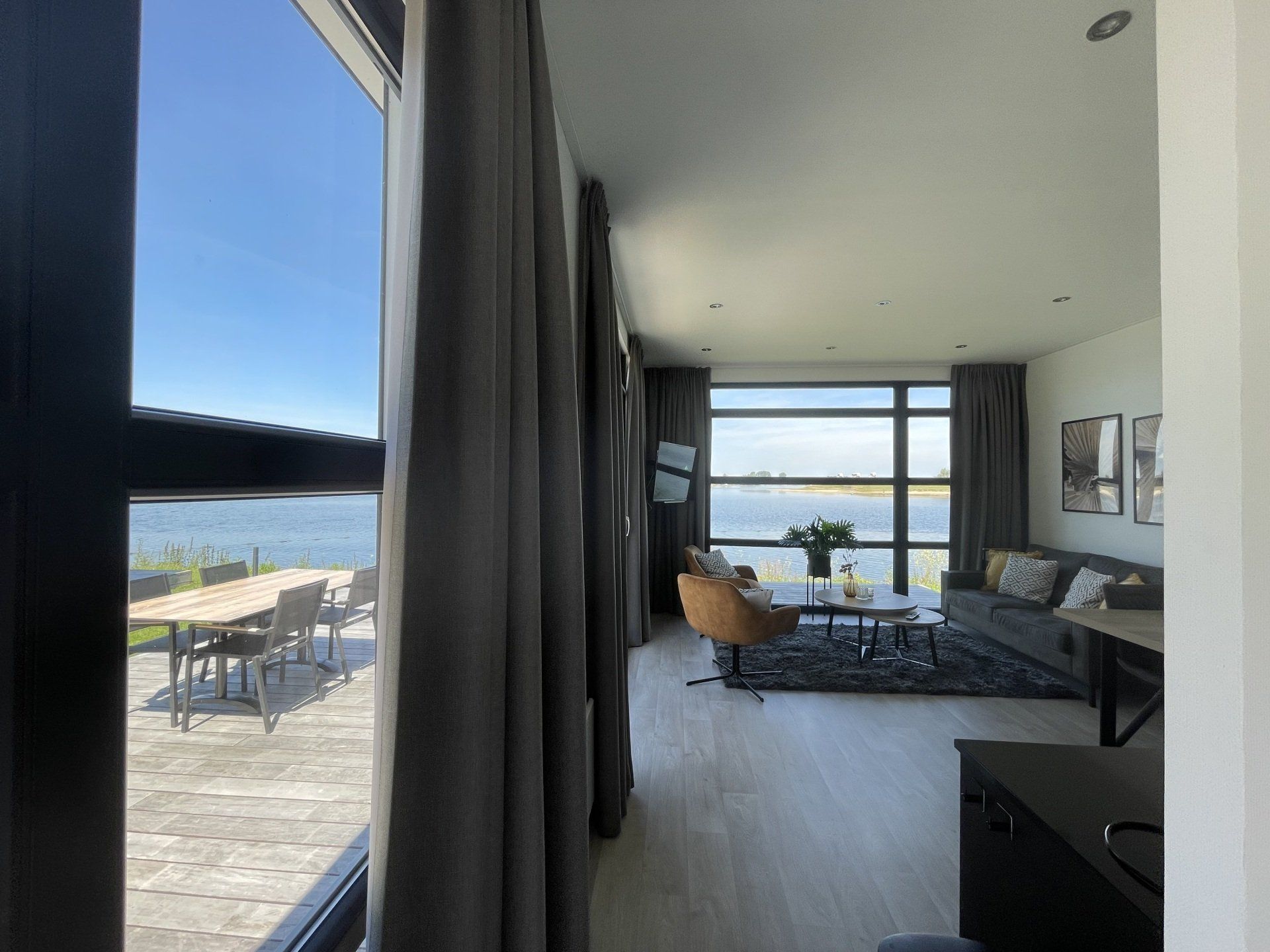 Wundervoller Bungalow direkt am Wasser in den Niederlanden