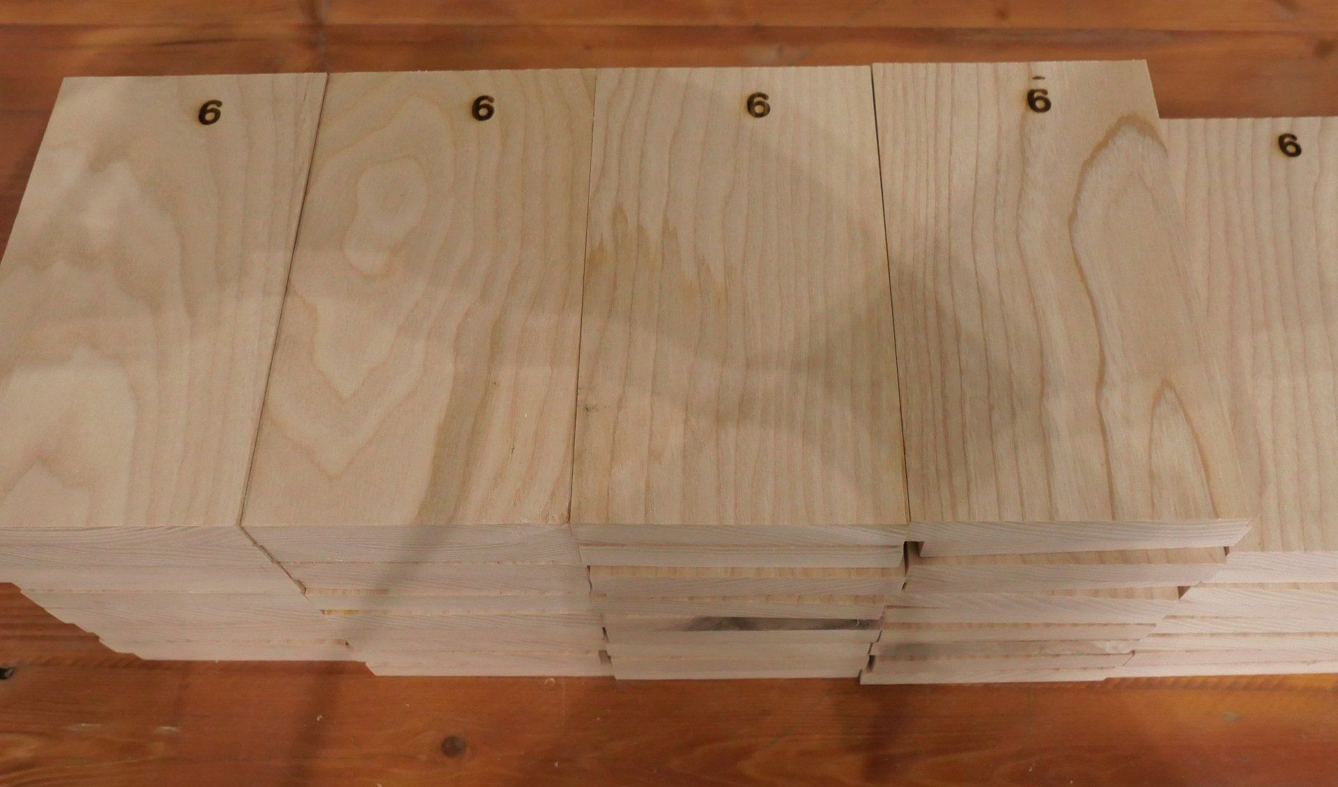 Holzlehrsammlung, Holzmusterbrettchen, Holzsammlung, Holz erkennen, Xylarium heimischer Hölzer, Holzwissen, Holz bestimmen, Holzmustersammlung Mustersammlung Holz, Drechseln, wie erkenne ich Holz, Holzverarbeitung, Holzbestimmung anhand der Poren im Hirnholz